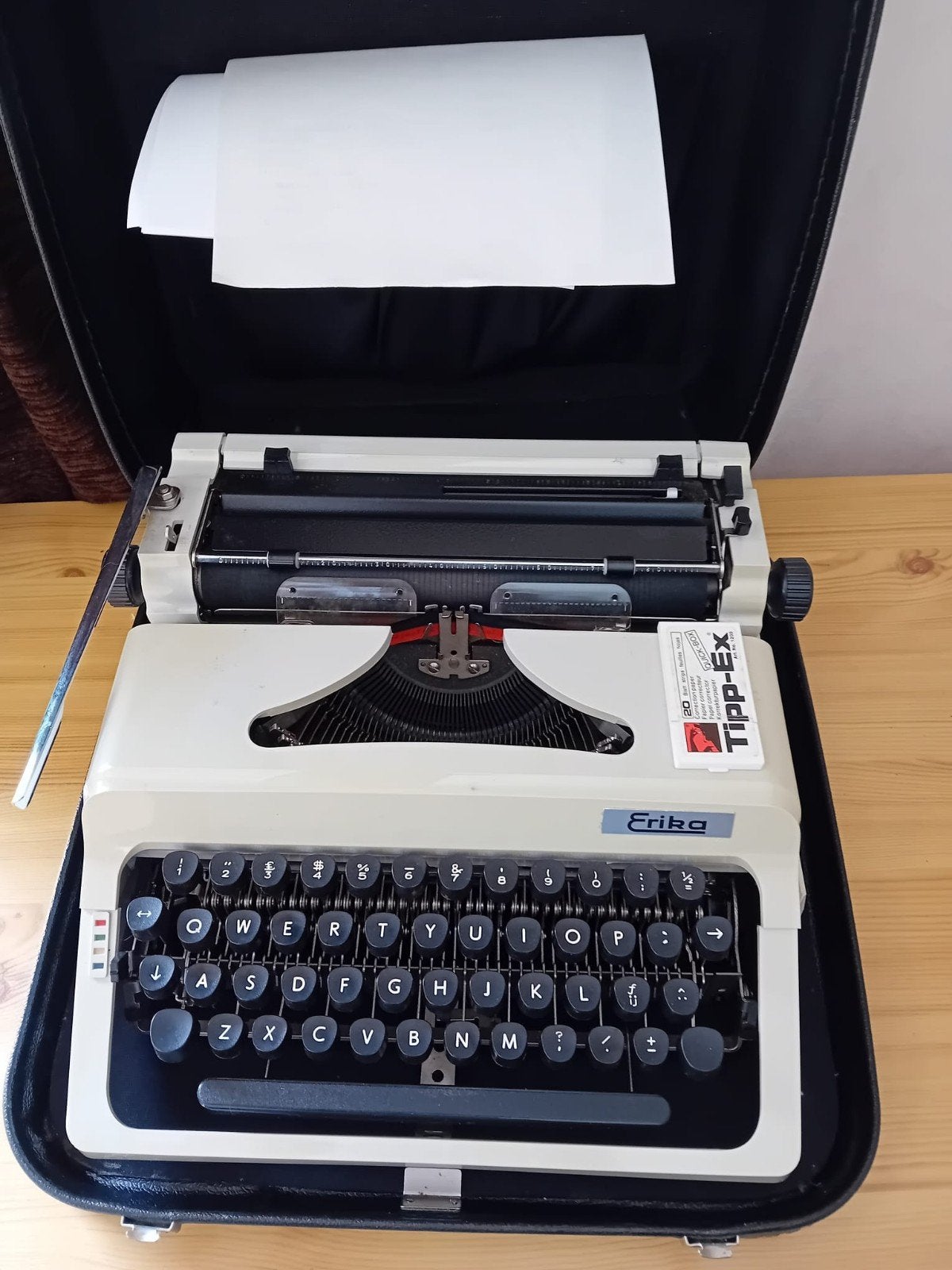 Ouderwetse typemachine, Ophalen, Gebruikt