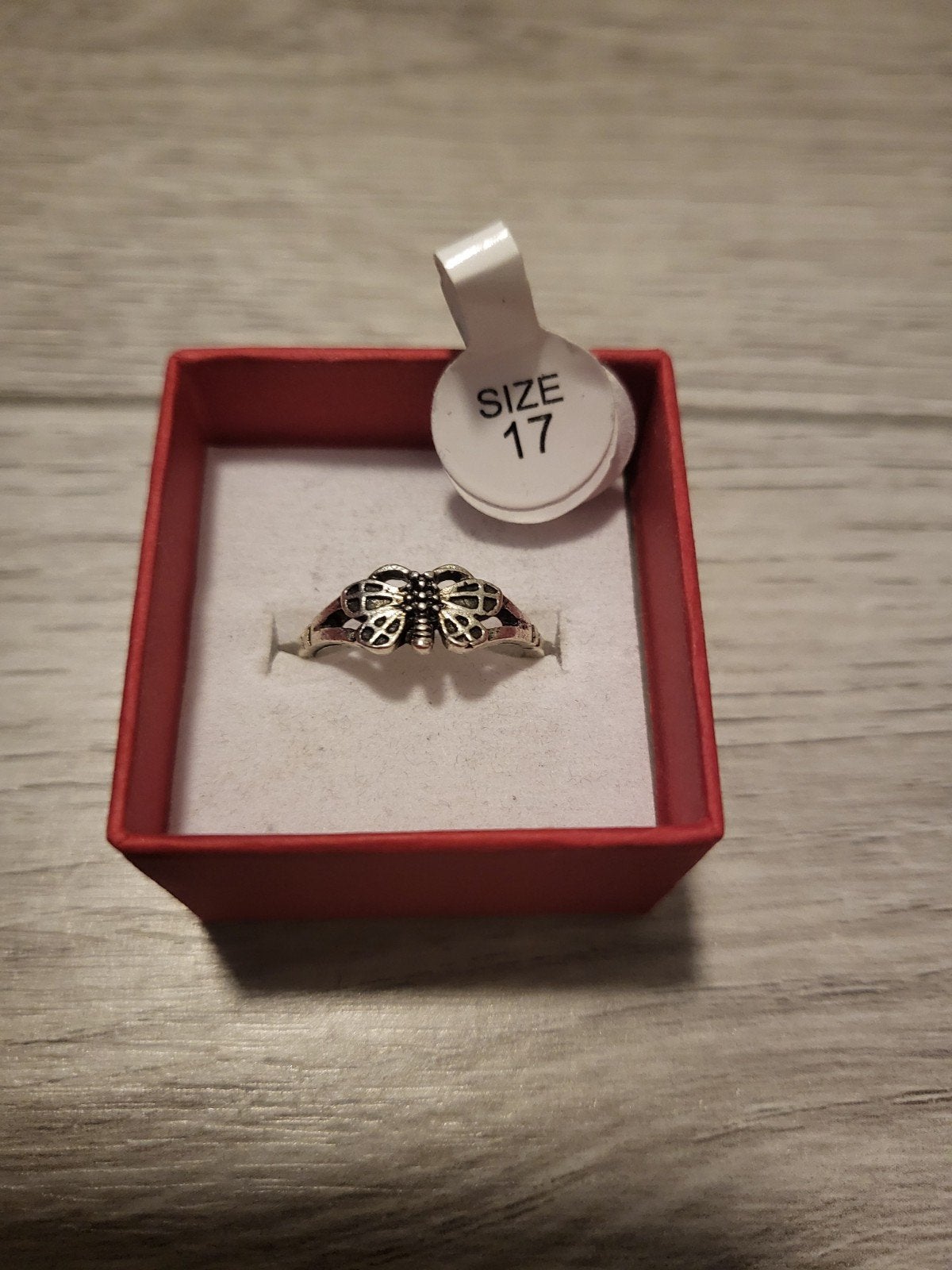 Nieuwe zilverkleurige ring met vlinder, maat 17, Nieuw, Ophalen of Verzenden, 17 tot 18, Dame