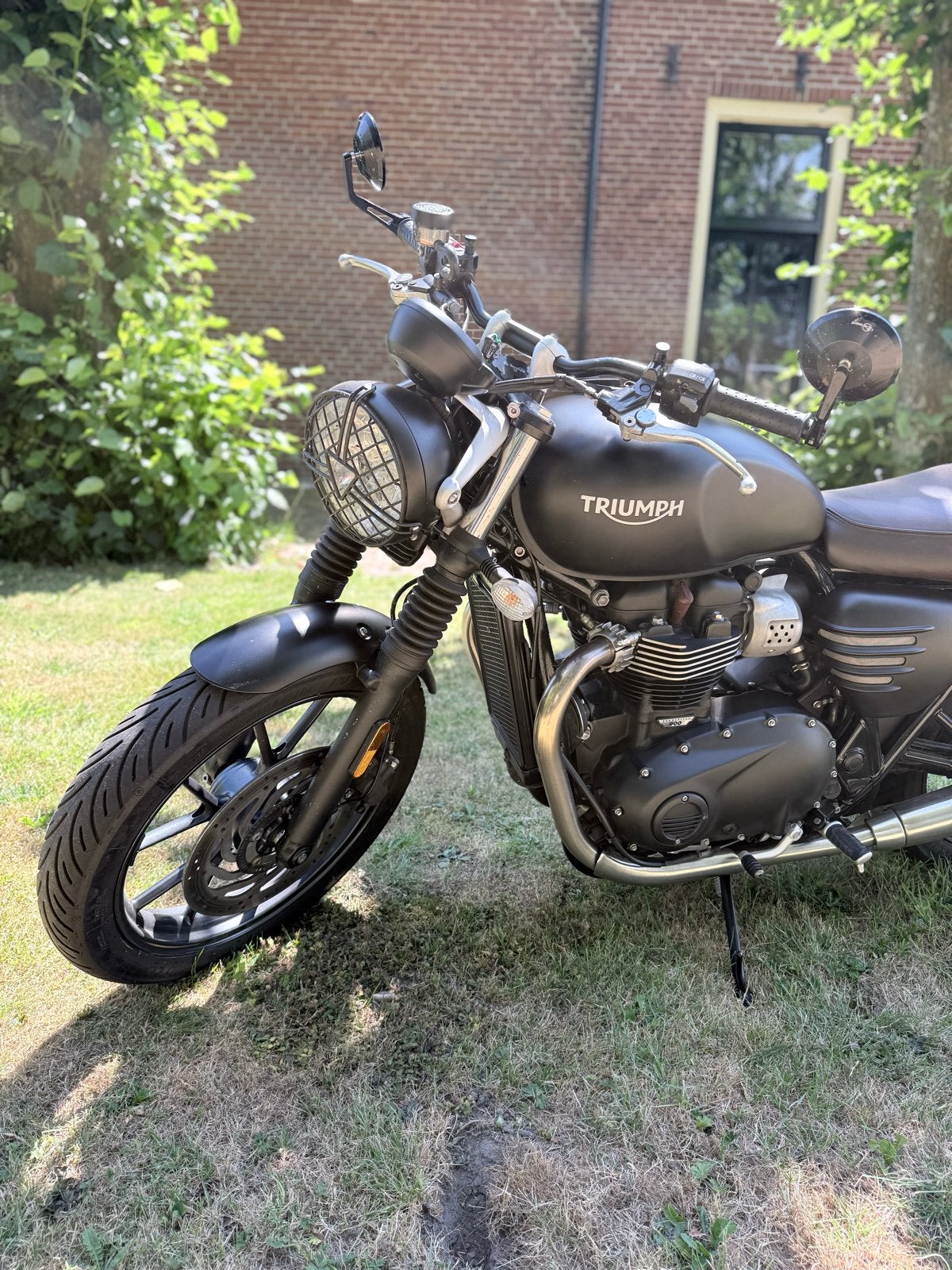 Zeer mooie Triumph ST Matt Black (custom), Motoren, Motoren | Triumph, 2 cilinders, Motorrijbewijs A, Gebruikt, 900 cc