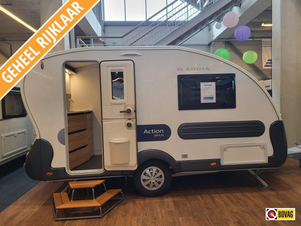 Adria Action 391 LH; zeer netjes en compleet, Caravans en Kamperen, Caravans, Schokbreker, Tot en met 2, Bedrijf, 750 - 1000 kg