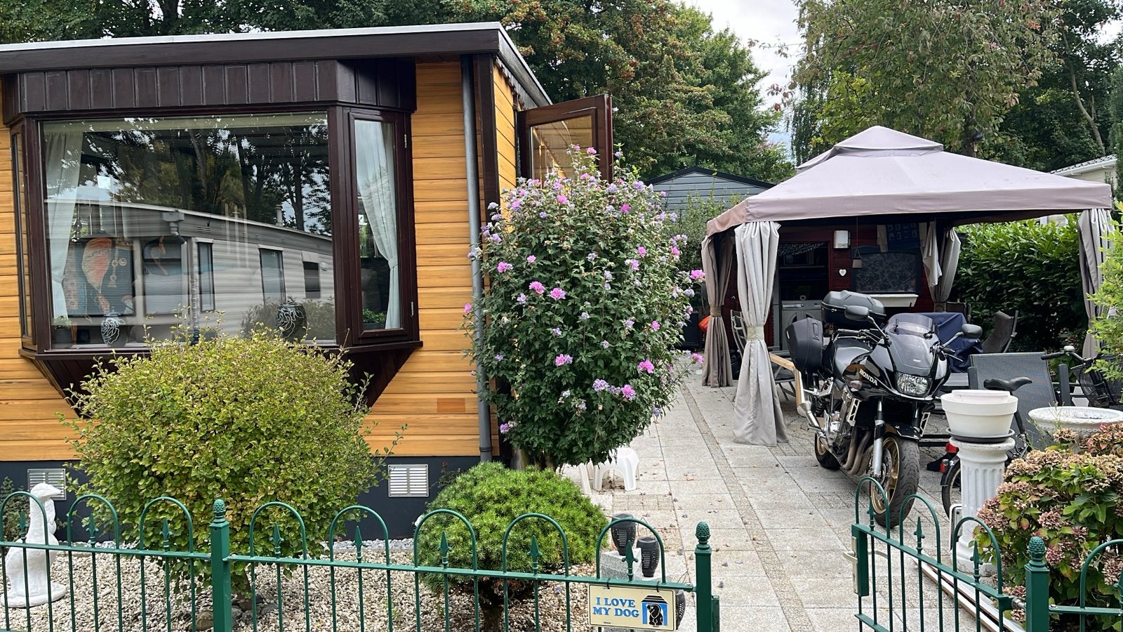 Nette chalet nabij het water met steiger van de camping, Rondzit, Tot en met 2, Particulier, Openslaande ramen