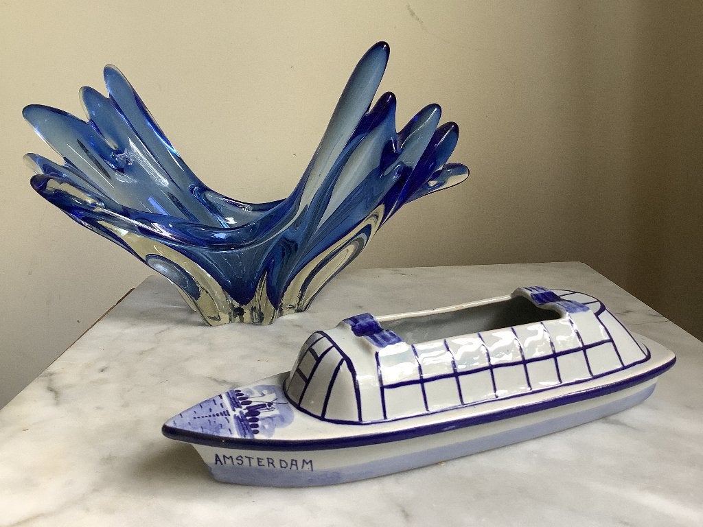 Asbak in vorm rondvaartboot Amsterdam, Delfts Blauw, Antiek en Kunst, Ophalen of Verzenden