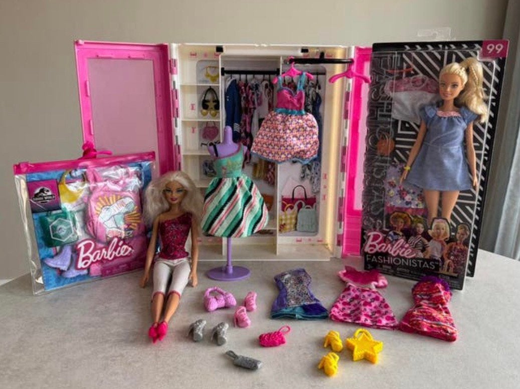 Barbie kast met vele extra’s, Ophalen of Verzenden, Zo goed als nieuw, Fashion Doll