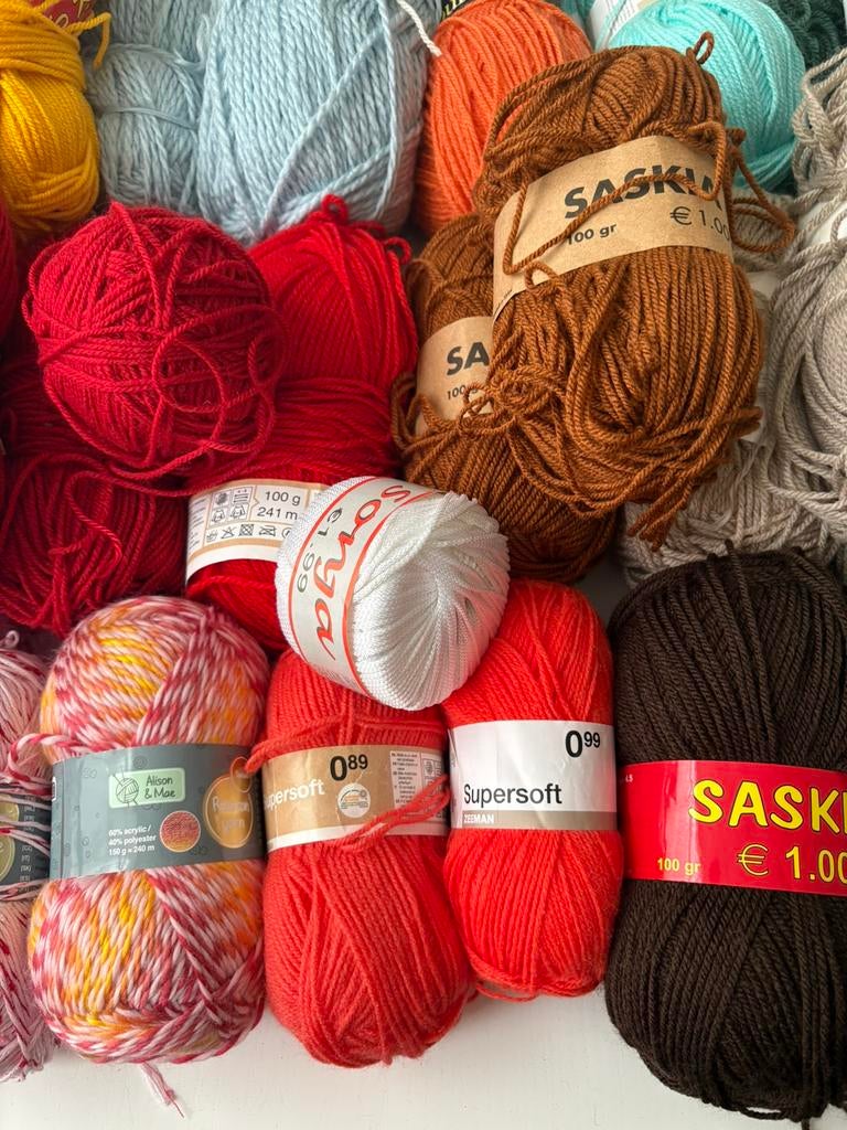 Veel wol te koop! Ca. 35/40 bollen - verschillende kleuren, Ophalen of Verzenden, Gebruikt