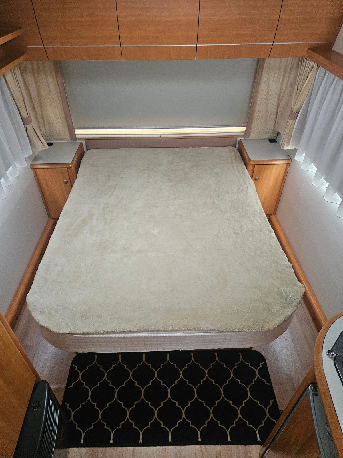 Zeer complete Home-Car 49 met Queensbed, mover en airco!, Caravans en Kamperen, Home-car, Rondzit, Kachel, Particulier