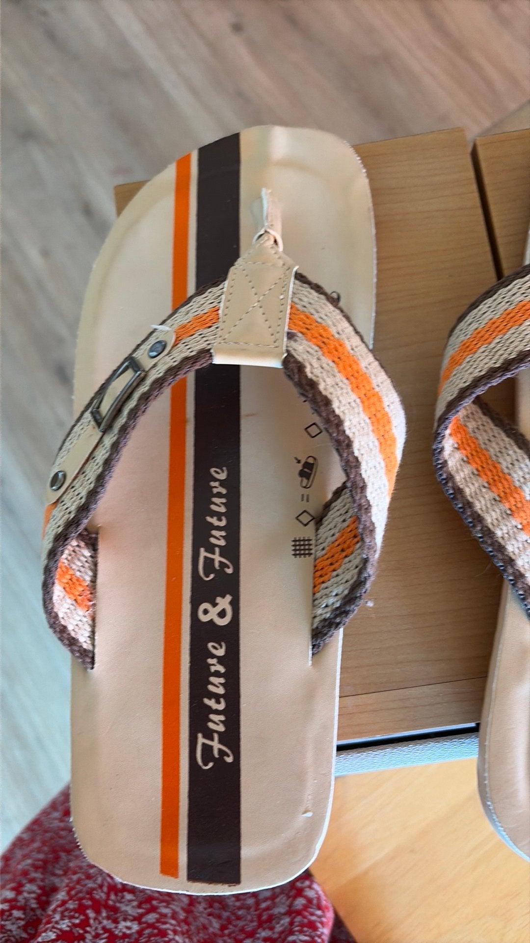 Teenslippers van future en future maat 44, Ophalen of Verzenden, Zo goed als nieuw