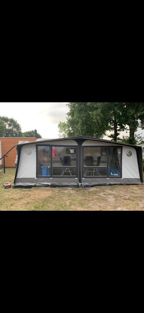 Isabella Commodore Concept voortent Hobby KMFE 560, Ophalen, Zo goed als nieuw, Isabella