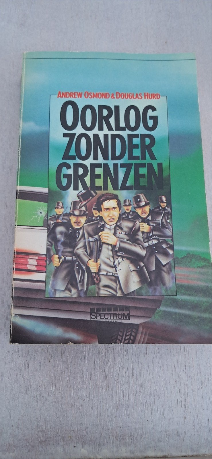 Oorlog Zonder Grenzen - Andrew Osmond & Douglas Hurd, Boeken, Ophalen of Verzenden, Gelezen, Andrew Osmond & Douglas Hurd, Nederland
