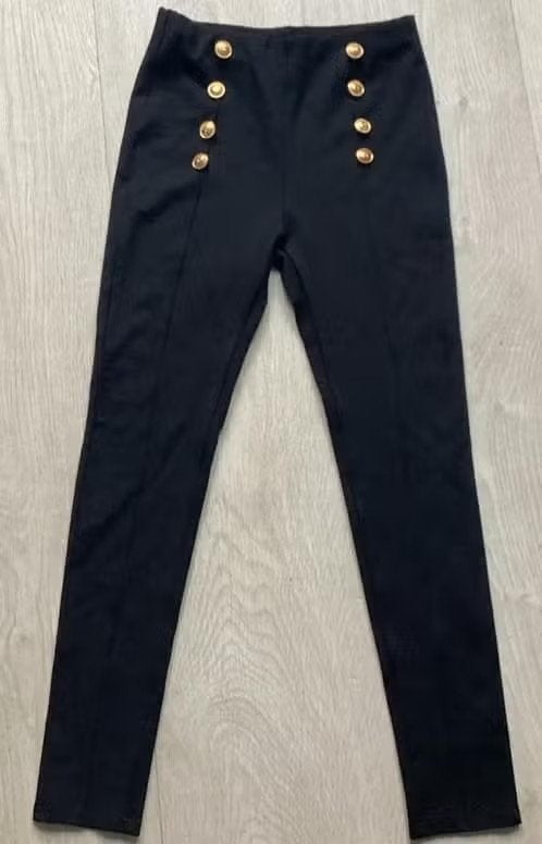 Zwarte lange broek met gouden knopen maat S/ M Cherry Koko, Maat 38/40 (M), Zwart, Ophalen of Verzenden, Zo goed als nieuw
