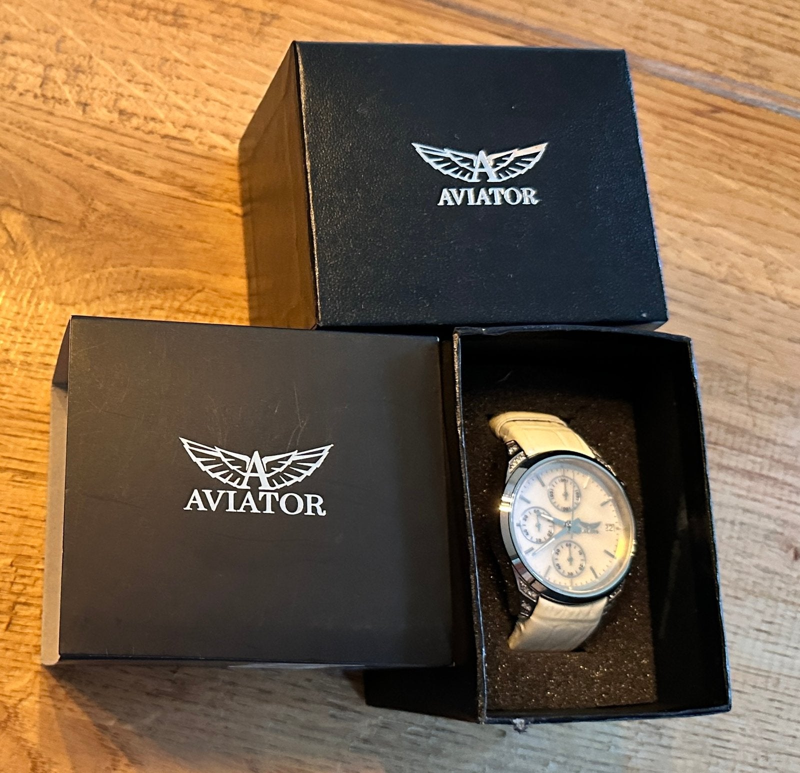 Nieuw Aviator horloge voor dames - Wit - heel leuk!, Ophalen of Verzenden, Nieuw, Polshorloge