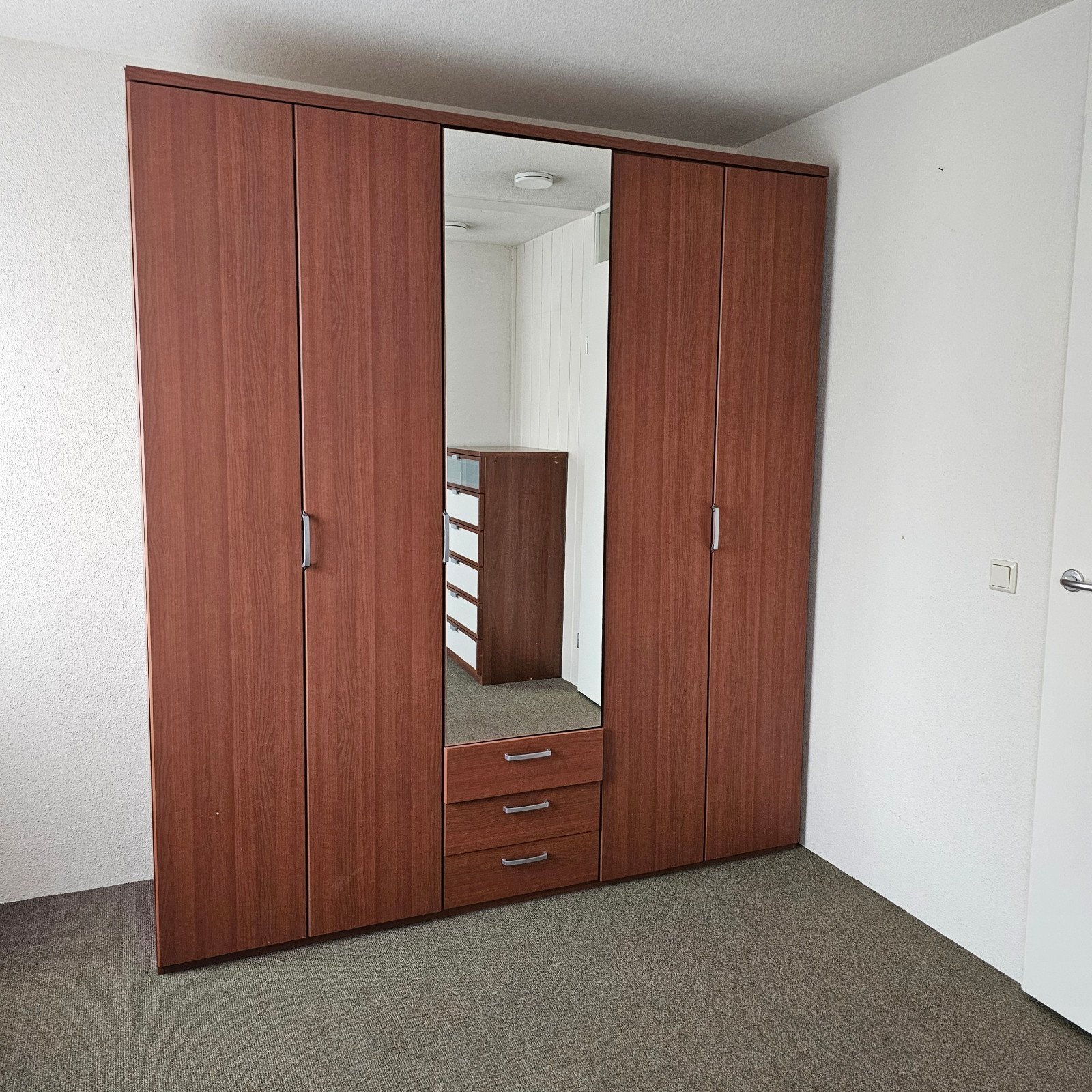 Ruime kledingkast met spiegel en lades, Huis en Inrichting, Kasten | Kledingkasten, Gebruikt, 200 cm of meer, 200 cm of meer, Modern