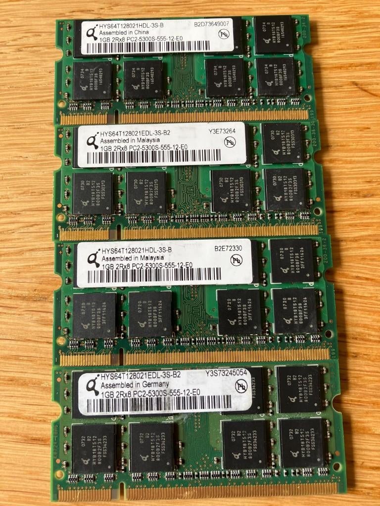 RAM Geheugen QIMONDA 4 x 1GB, Computers en Software, RAM geheugen, Ophalen of Verzenden, DDR2, Laptop, Gebruikt