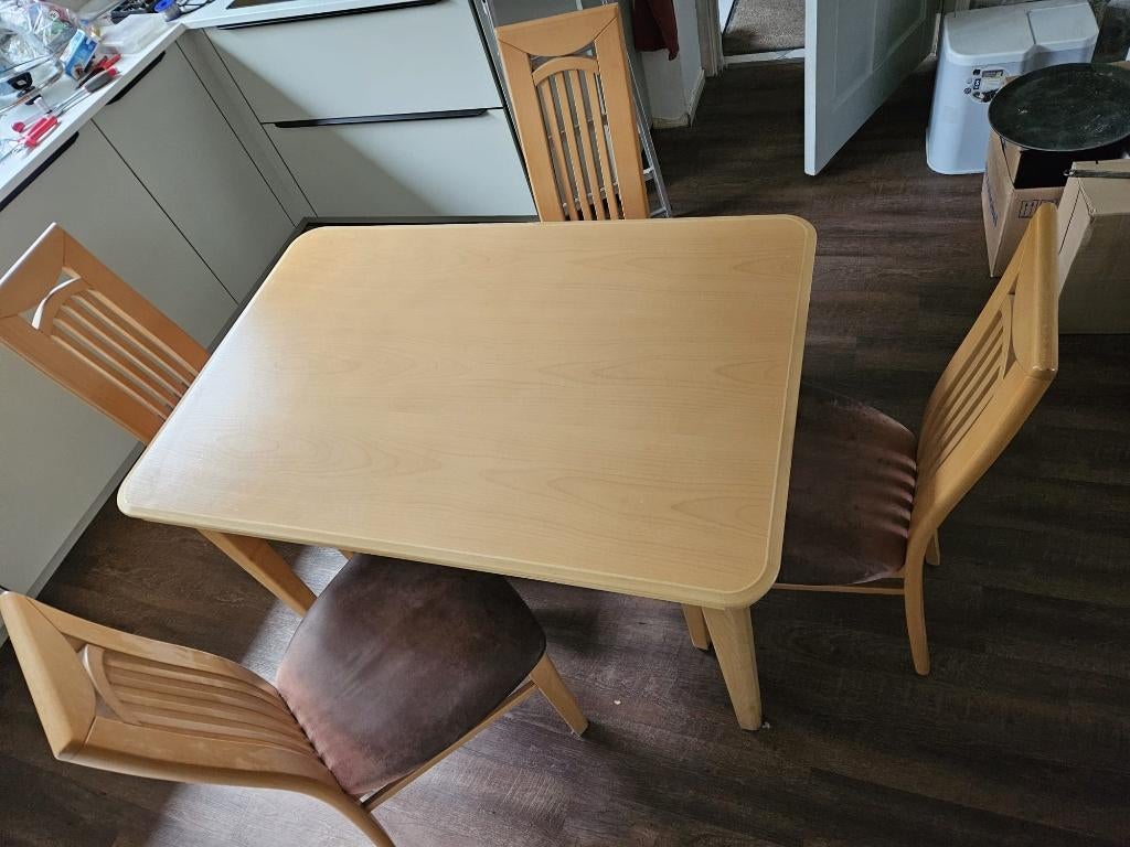 Eettafel en 4 keukenstoelen, Ophalen, Gebruikt, Overige kleuren, Vier
