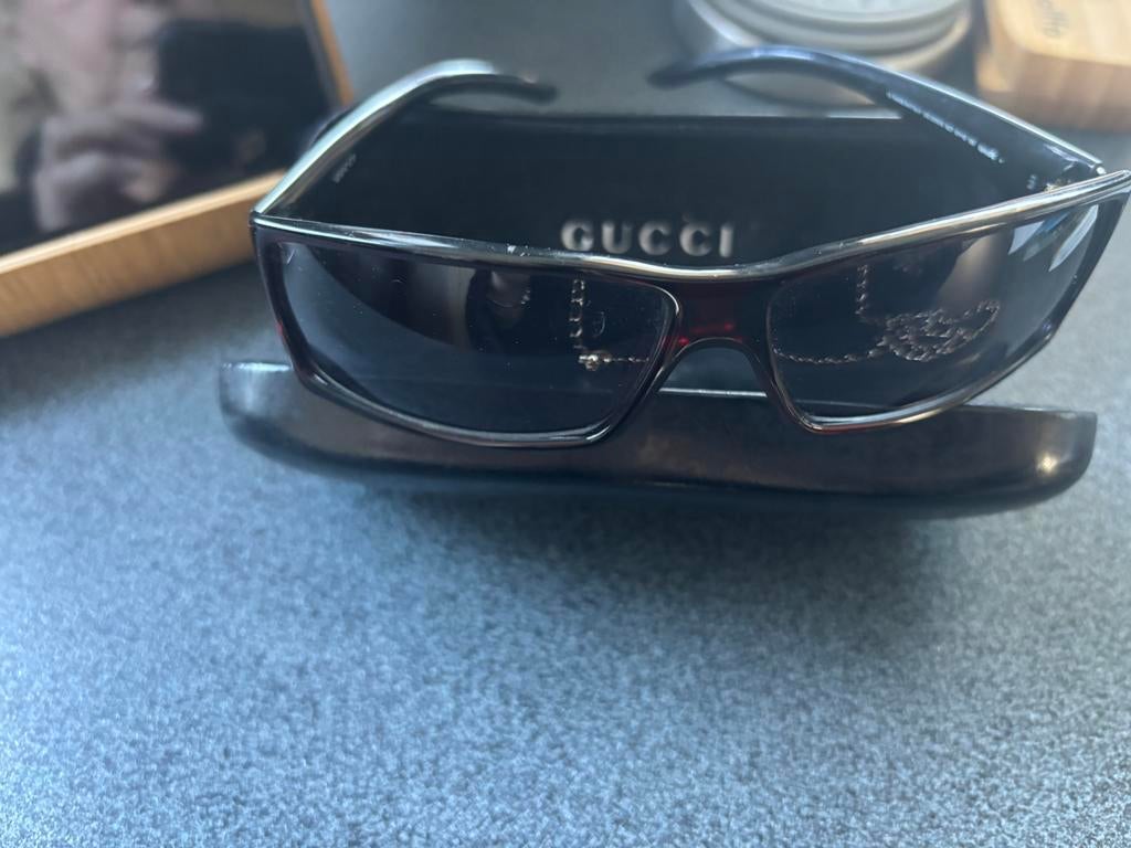 Gucci zonnebril, Ophalen of Verzenden, Zo goed als nieuw, 4 t/m 7 personen