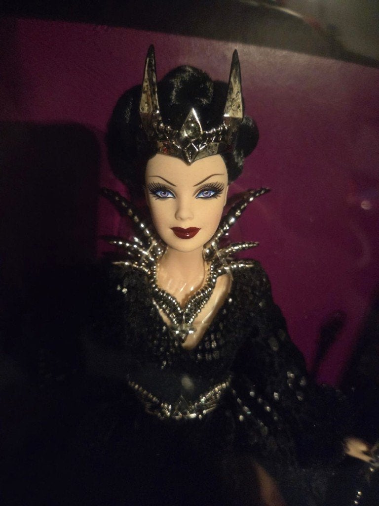Barbie Queen of the Dark Forest Gold Label NRFB 2014 CJF32, Verzamelen, Poppen, Ophalen of Verzenden, Zo goed als nieuw, Fashion Doll
