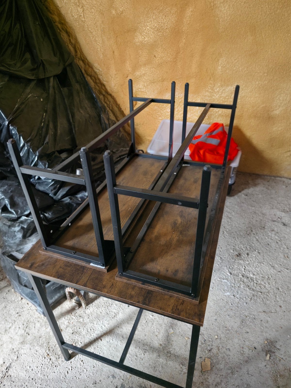 Tafel met bankjes, gelamineerd, zwart metalen frame, Huis en Inrichting, Tafels | Eettafels, Gebruikt, 100 tot 150 cm, Overige materialen