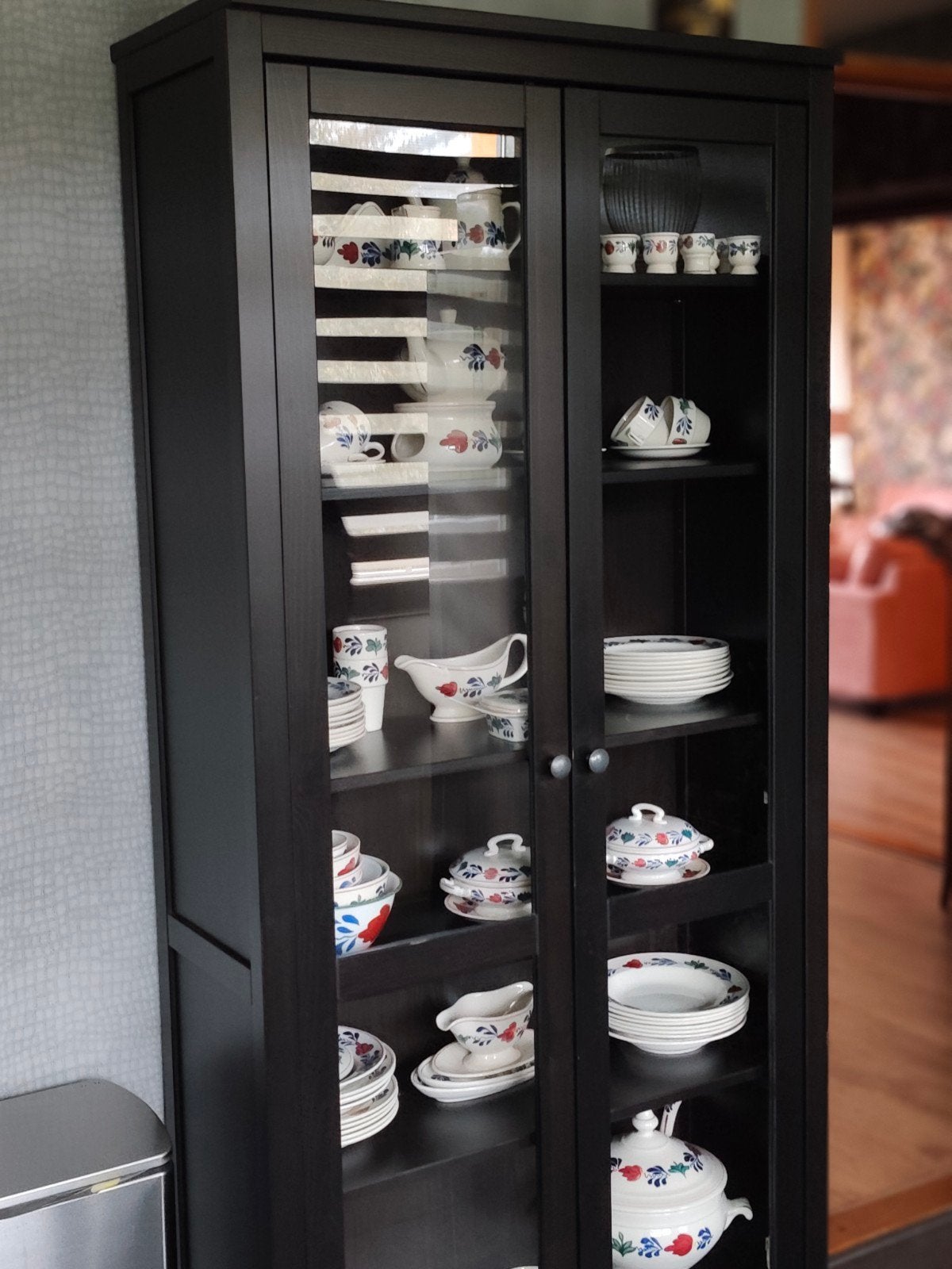 Mooie zwarte keukenkast met glazen deuren, Ophalen, Overige houtsoorten, 50 tot 100 cm, Modern