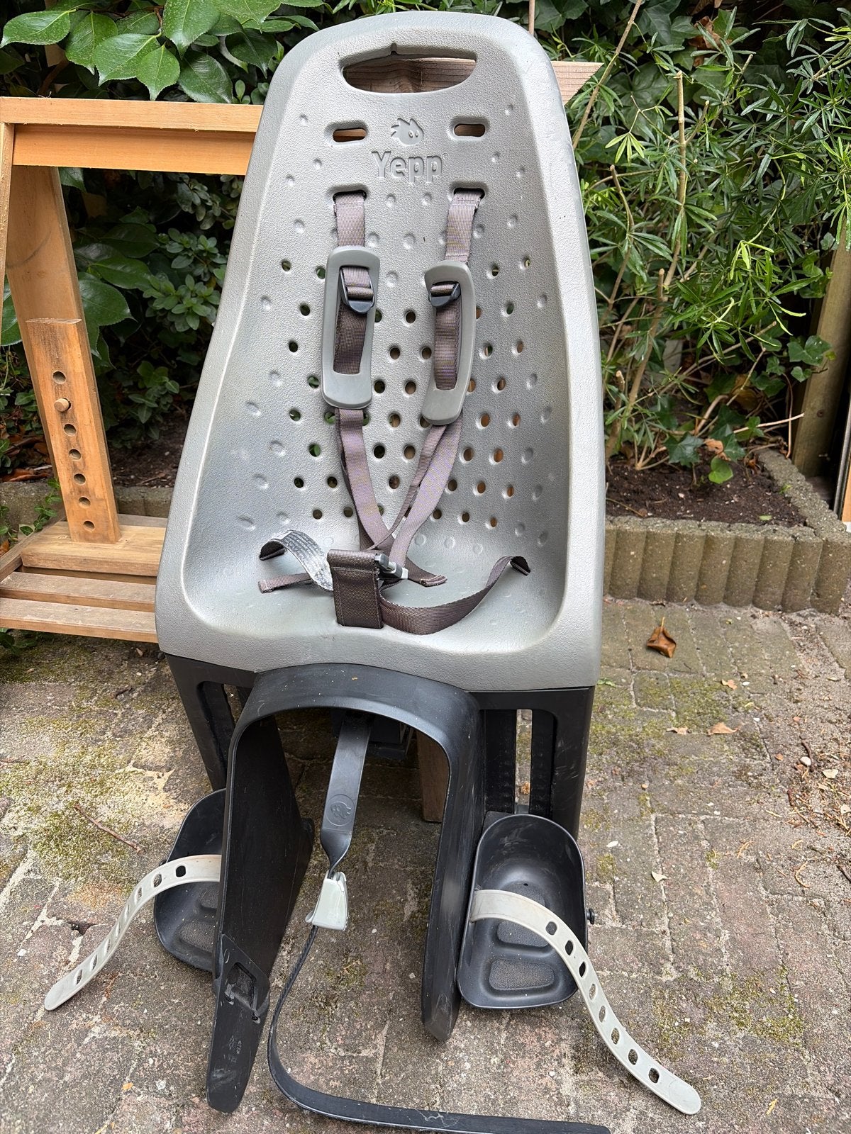 Yepp Achterzitje GMG Fietsstoeltje - Grijs, Fietsen en Brommers, Fietsaccessoires | Fietsstoeltjes, Ophalen, Achterzitje, 0 t/m 18 kg