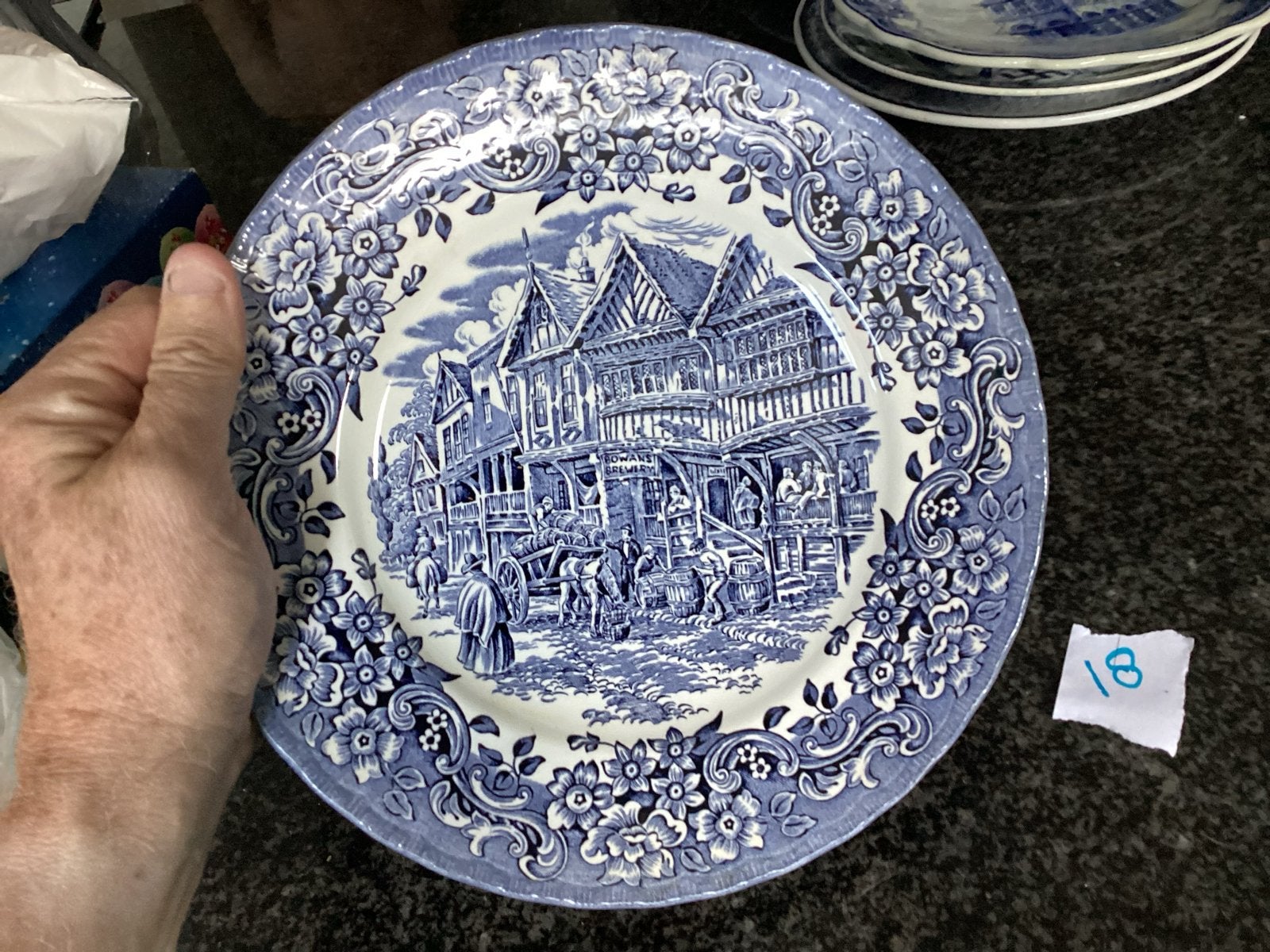 Antiek blauw-wit bord met dorpsgezicht, Ophalen of Verzenden