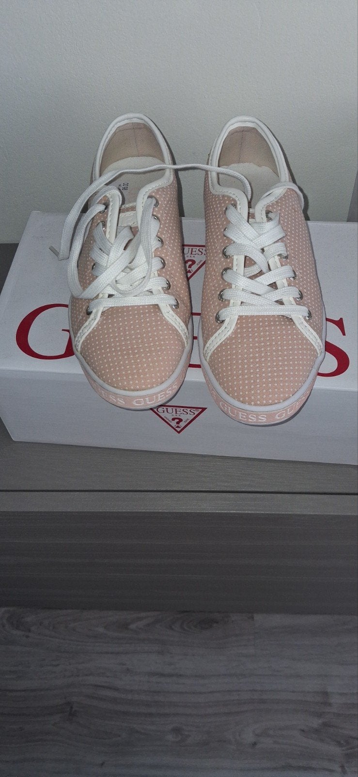 Nieuwe Guess schoenen maat 36 in doos, Ophalen, Guess, Nieuw, Sneakers of Gympen
