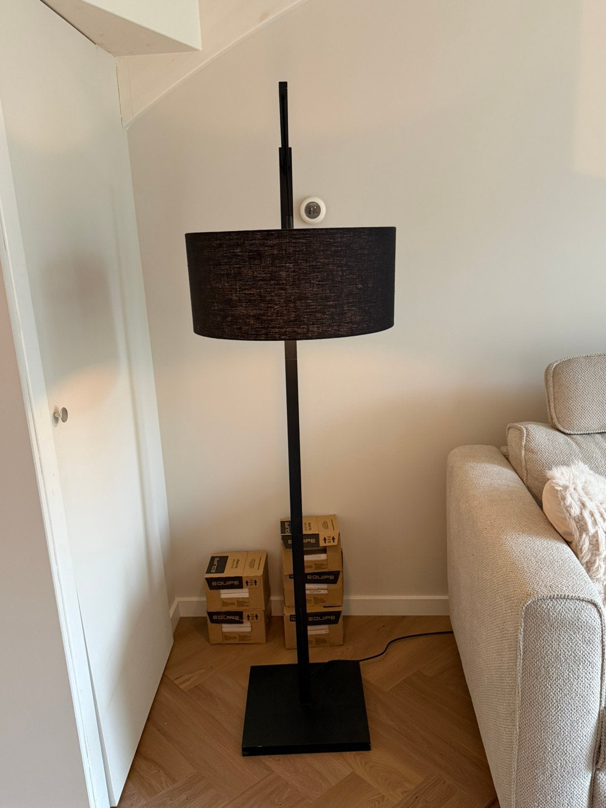 Vloerlamp met zwarte kap, Ophalen, E27 (groot), Zo goed als nieuw, 150 tot 200 cm