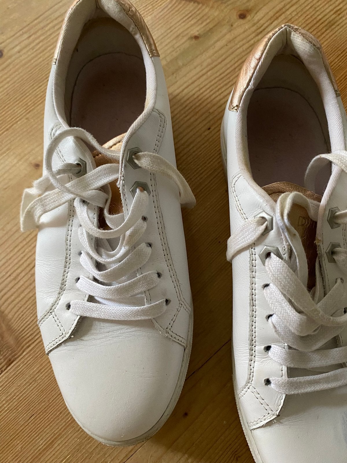 Diesel sneakers mt 40, Ophalen of Verzenden, Zo goed als nieuw, Wit, Sneakers of Gympen