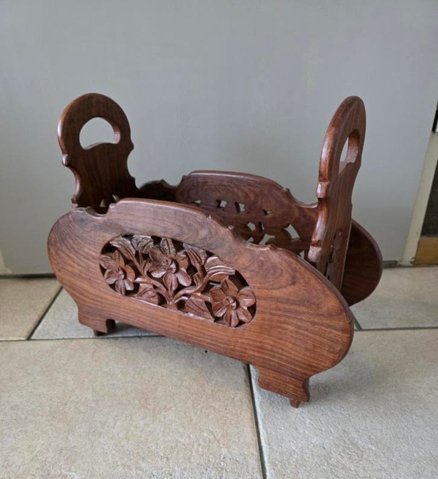 Antieke houten tijdschriften houder met houdsnijwerk ., Verzenden, Gebruikt