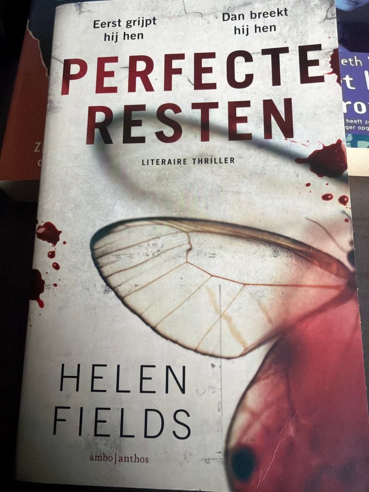 D1.  Helen Fields - Perfecte resten - DPG Media, Europa overig, Helen Fields, Ophalen of Verzenden, Zo goed als nieuw