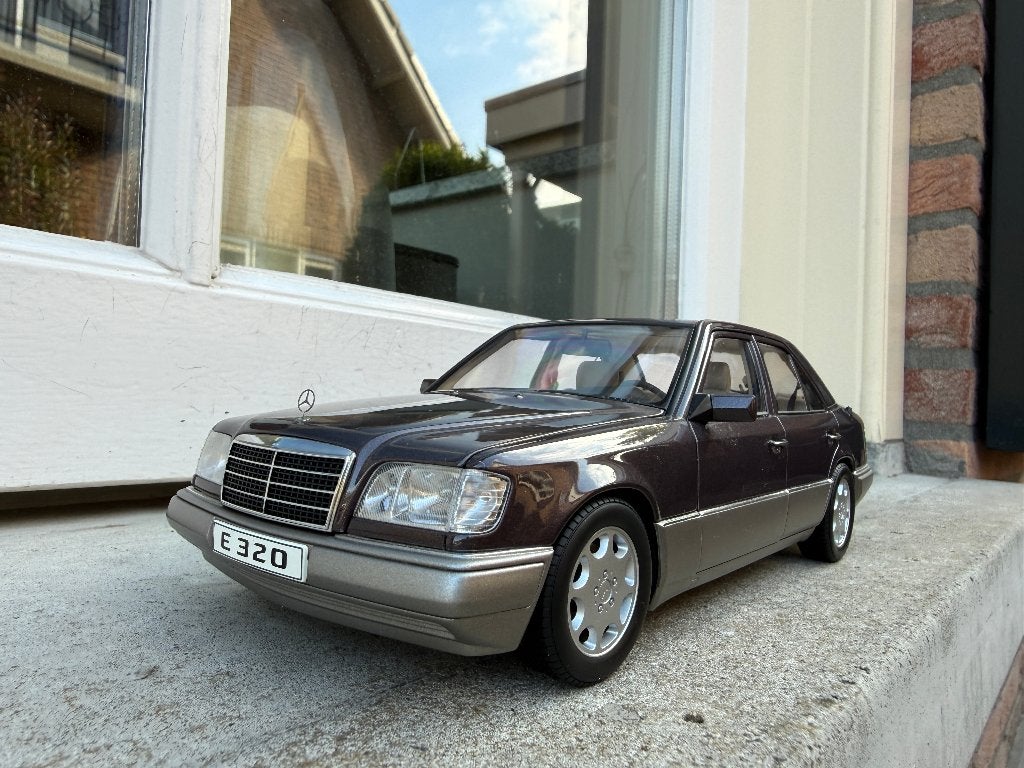 1:18 Mercedes W124 E-Klasse E320 Bornit 1995 Autoart 76272, Auto, Autoart, Ophalen of Verzenden, Zo goed als nieuw