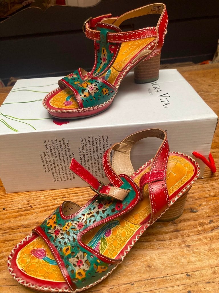 Zomerschoenen van Laura Vita, Kleding | Dames, Schoenen, Ophalen of Verzenden, Zo goed als nieuw, Overige kleuren