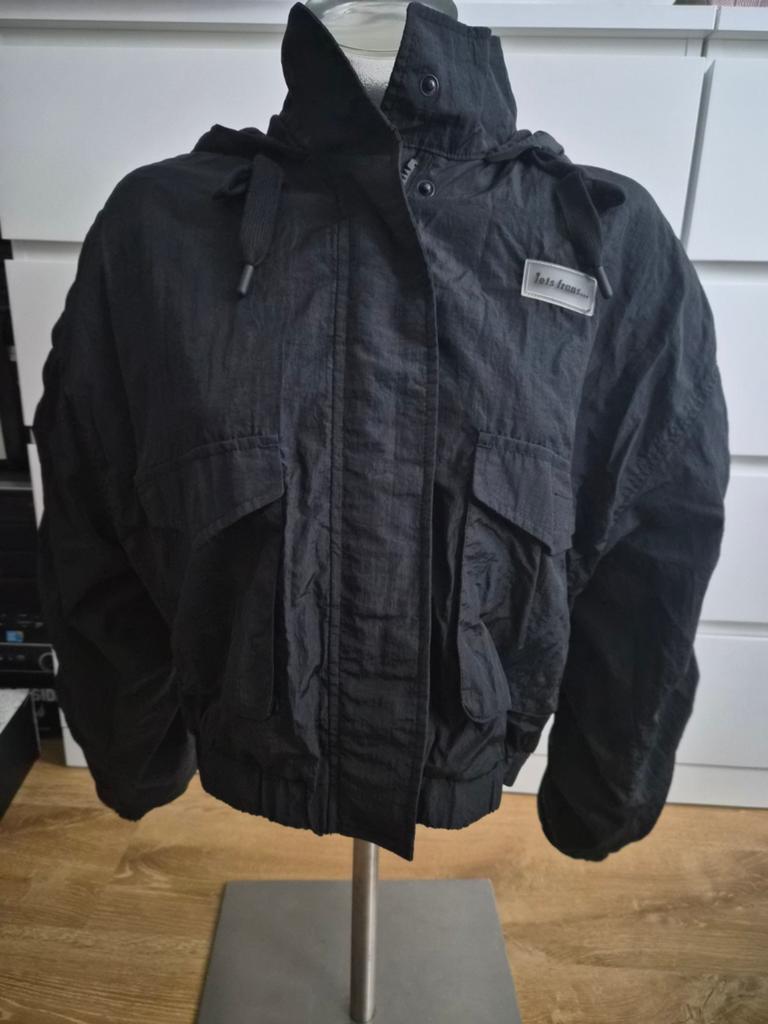 Iets Frans, Zwart Kort Bomber jasje, tussenjas, maat M nieuw, Ophalen of Verzenden, Nieuw, Zwart