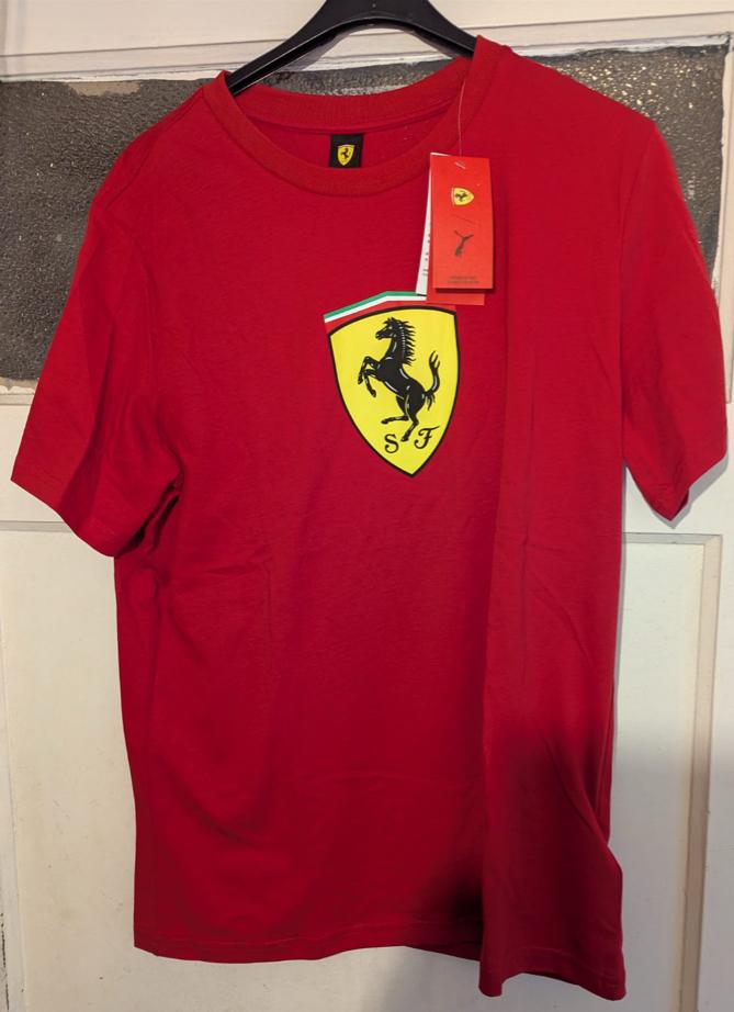 Ferrari T-shirt rood met logo - Nieuw met kaartjes, Ophalen of Verzenden, Nieuw, Maat 48/50 (M), Rood