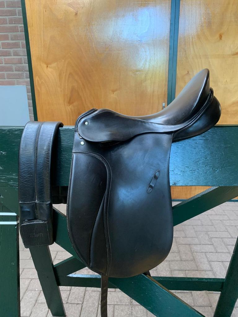 Passier Grand Gilbert dressuurzadel 17 inch., Dieren en Toebehoren, Paarden en Pony's | Zadels, Ophalen, Zo goed als nieuw, Dressuur