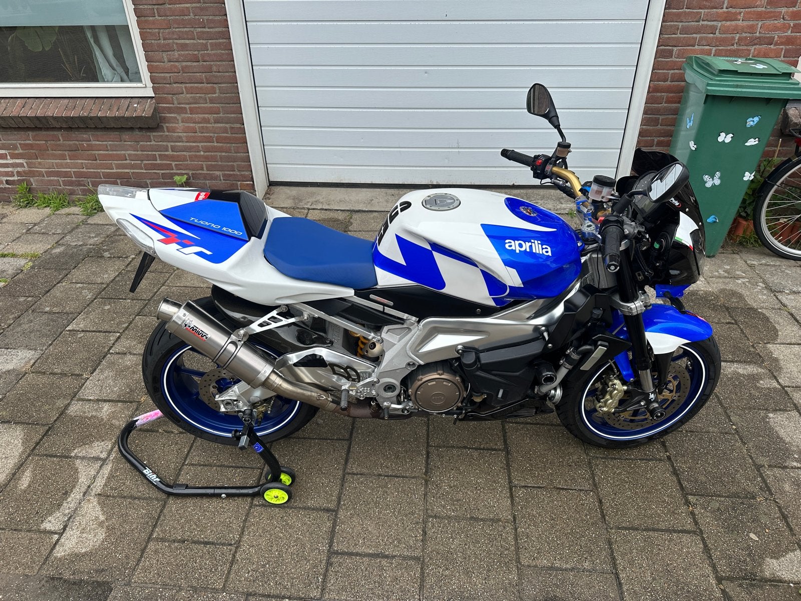 Aprilia Tuono 1000 R, 2 cilinders, Sportuitlaat, Motorrijbewijs A, Gebruikt