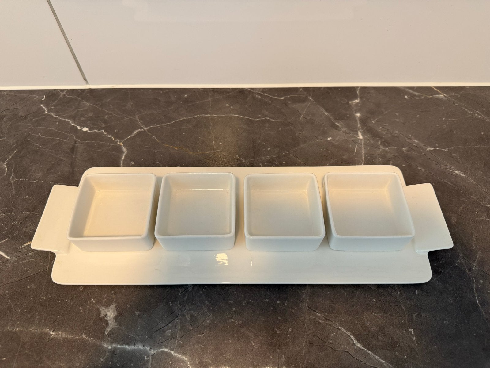Luxe Witte Tapasset / Hapjesset - Serveerschaal met 4 schaal, Ophalen of Verzenden, Steen/keramiek, Wit, Overige merken