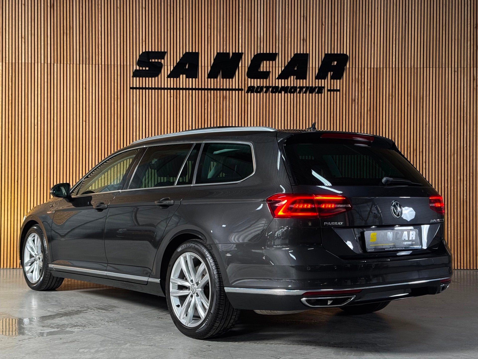 Volkswagen Passat Variant 2.0 TSI 4Motion Highline 280 PK UN, Auto's, Volkswagen, Automaat, Gebruikt, Zwart, 4 cilinders