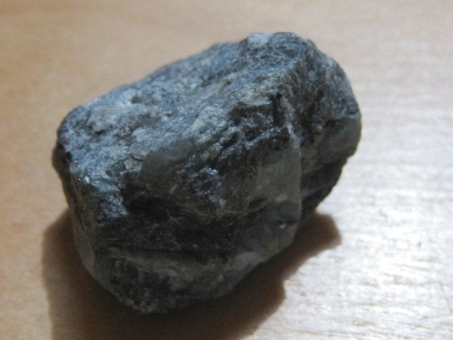 min. ruwe edelsteen SMARAGD (2), Verzenden, Mineraal