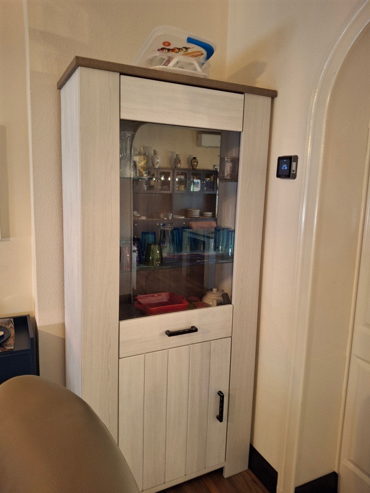 VITRINEKAST CARDIFF(HACO WONEN), Ophalen, Met deur(en), 50 tot 100 cm, Zo goed als nieuw