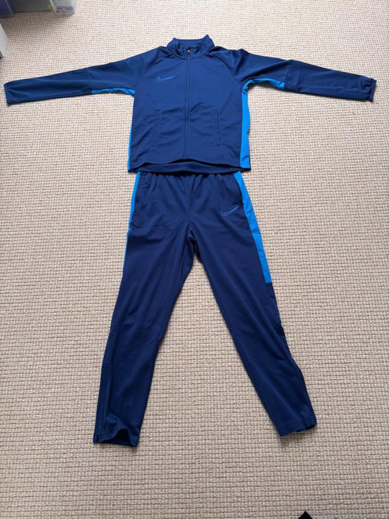 Nike Dri‑FIT Trainingspak – Maat M (137–147cm) – Top & Broek, Blauw, Ophalen of Verzenden, Zo goed als nieuw, Voetbal