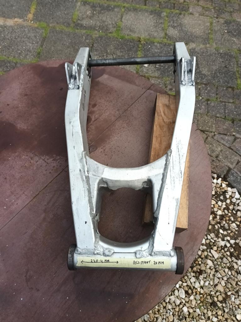 Achterbrug  voor  streetfighter  met ogen voor schoks, Ophalen of Verzenden
