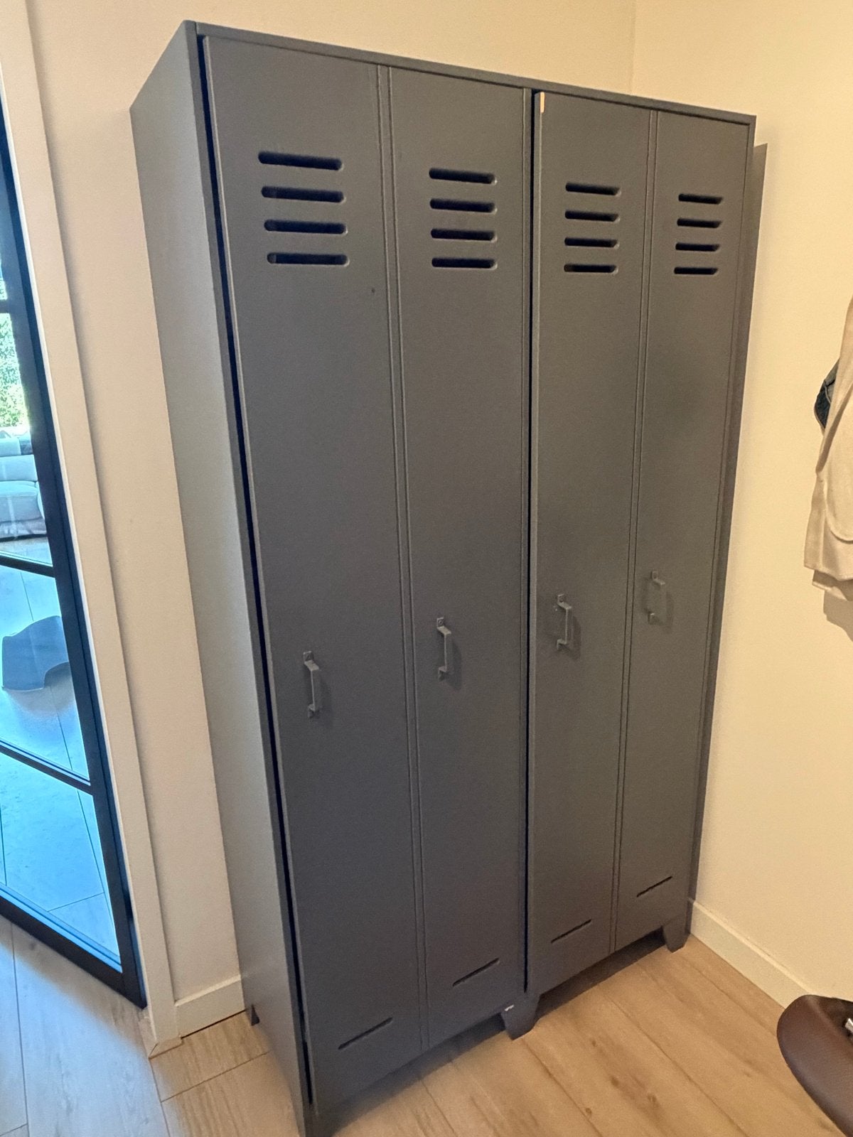 Grijze WOOOD locker kast - 2 deuren, Huis en Inrichting, Kasten | Lockerkasten, Ophalen of Verzenden, Gebruikt