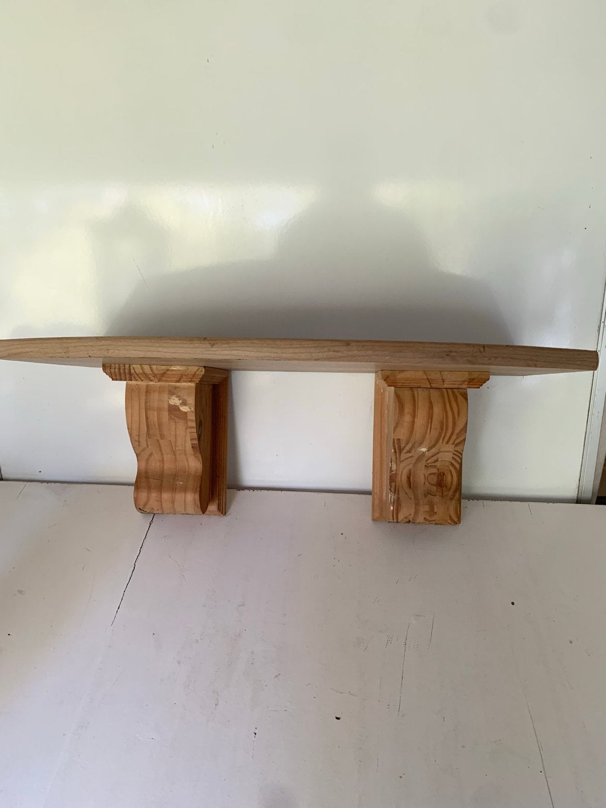 Houten console met decoratieve steunen handgemaakt 4 kilo, Ophalen of Verzenden, Nieuw