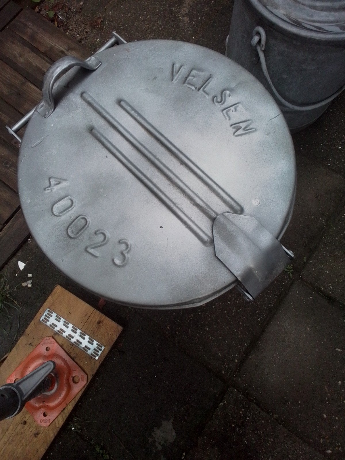 Zinken vuilnisbakken Velsen, Haarlem, Heemskerk, Delft, Ophalen of Verzenden, Gebruikt