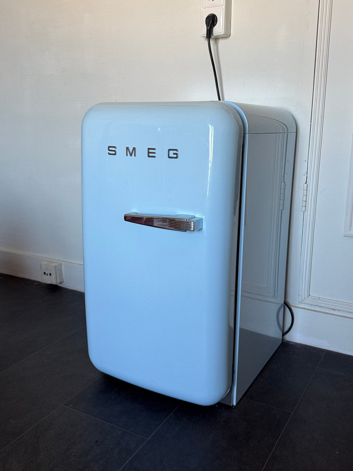 SMEG retro koelkast, Ophalen, Zonder vriesvak, Minder dan 85 cm, 200 liter of meer