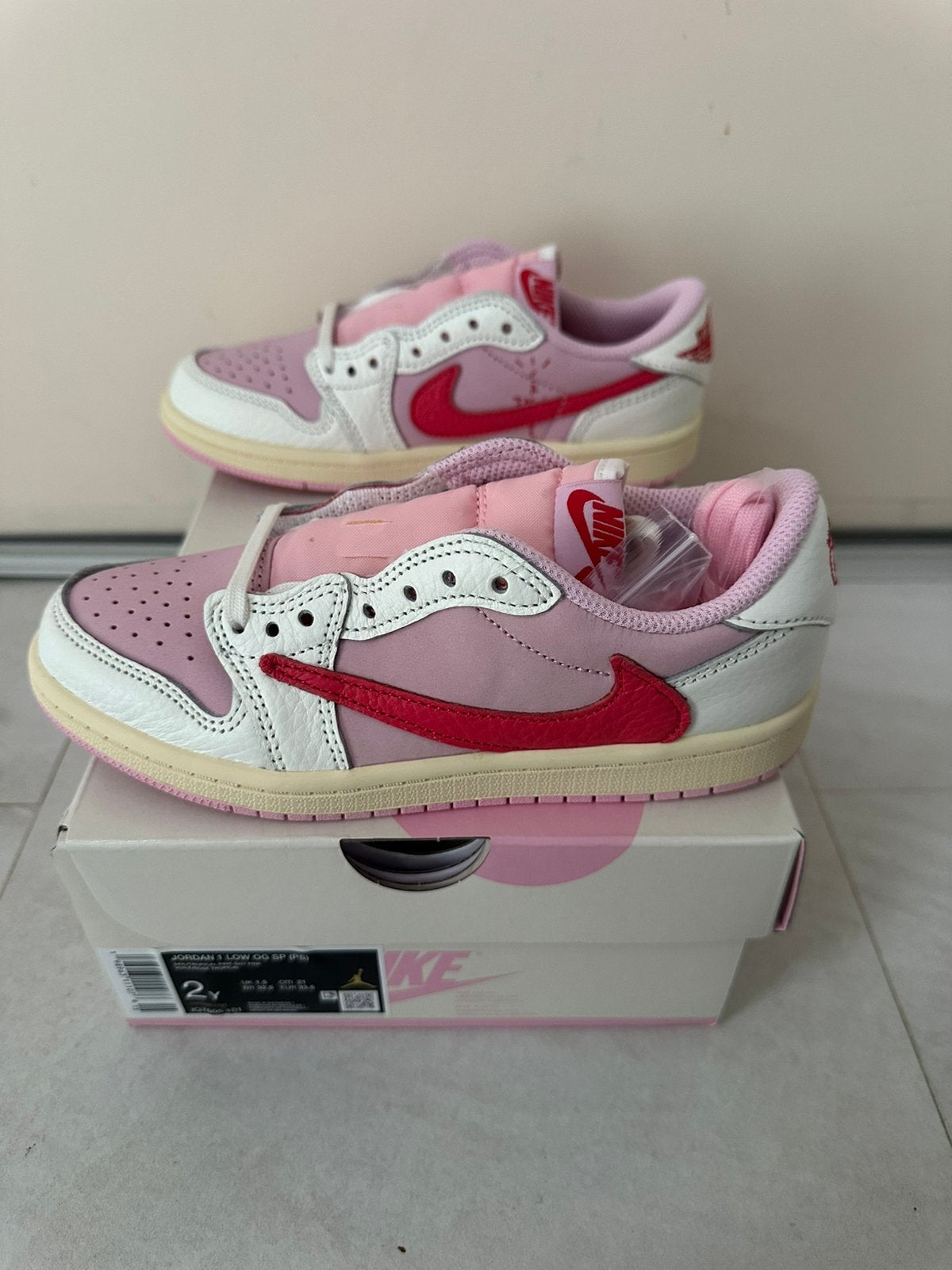Jordan 1 Low OG SP Travis Scott Sail Tropical Pink Maat 33,5, Ophalen of Verzenden, Nieuw