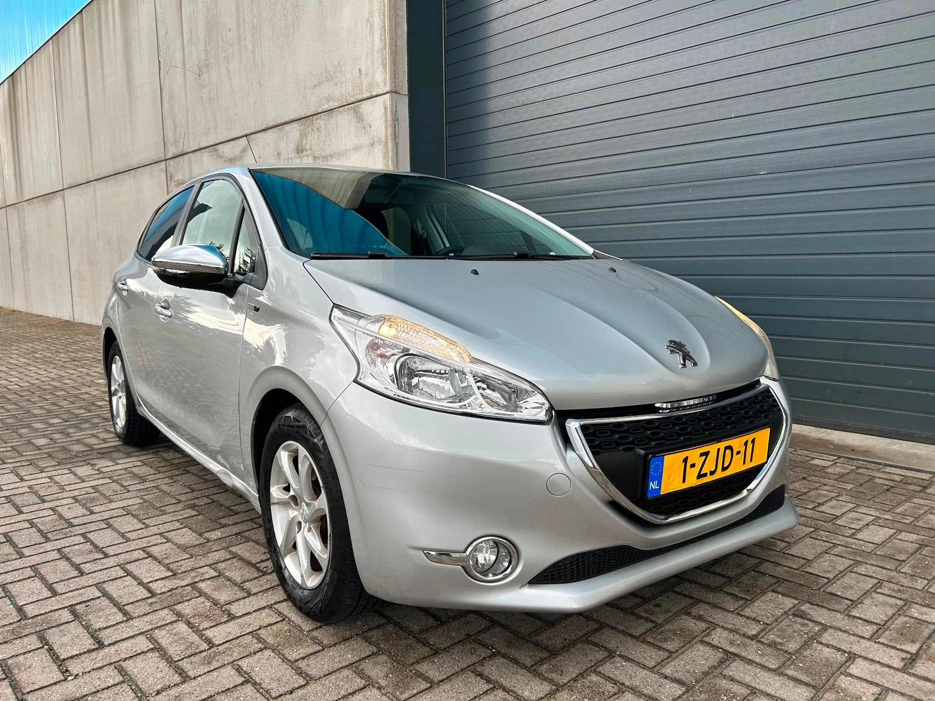 Peugeot 208 1.2i PureTech Style AIRCO NAVI 5DRS NAP, Auto's, Voorwielaandrijving, Stof, Gebruikt, 1199 cc
