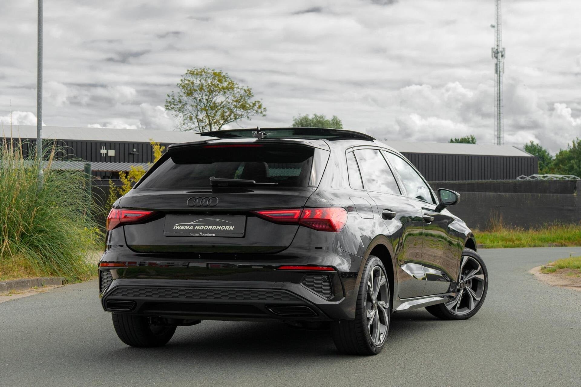 Audi A3 Sportback 40 TFSIe|Panoramadak|Camera|Diamond stitch, Gebruikt, Zwart, 4 cilinders, 1535 kg