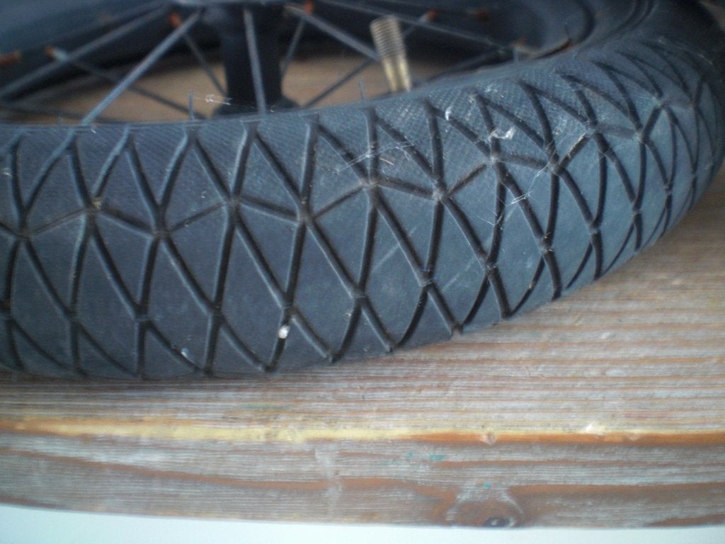 2 banden en binnenbanden 12 inch  (trybike), Band, Kinderfiets, Ophalen of Verzenden, Zo goed als nieuw