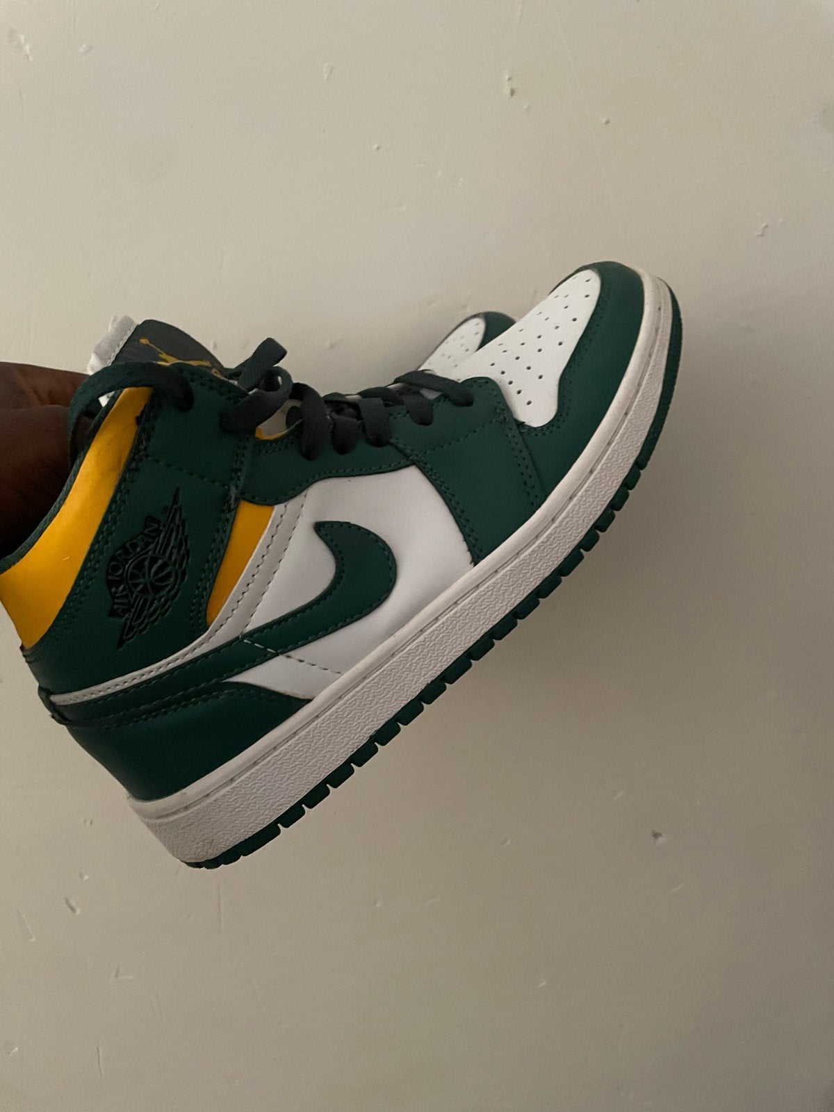 Nike Air Jordan 1 Mid - Groen/Wit/Geel - Maat 38.5, Ophalen of Verzenden, Zo goed als nieuw, Overige kleuren, Sneakers of Gympen