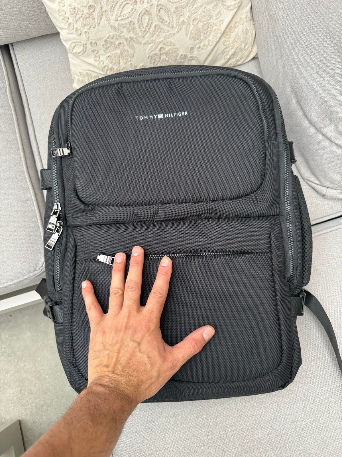 Tommy Hilfiger Rugzak Zwart - Zo goed als nieuw, Sieraden, Tassen en Uiterlijk, Tassen | Rugtassen, 25 tot 40 cm, Ophalen of Verzenden